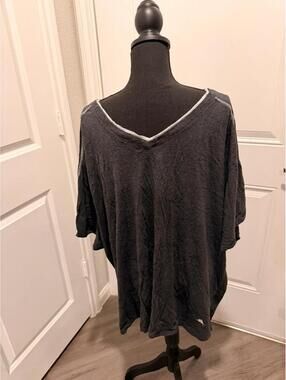Tommy Bahama Relaxed Fit V-Neck T-Shirt 5XL Charcoal Gray